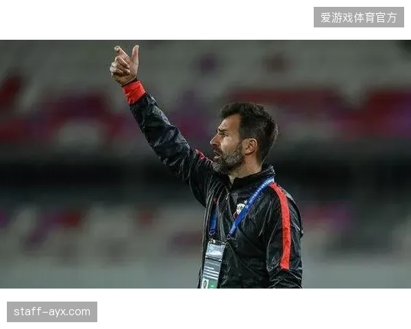 加莱诺埃的临场调度将直接影响比赛走势，替补席上需有能改变局面的战术棋子。